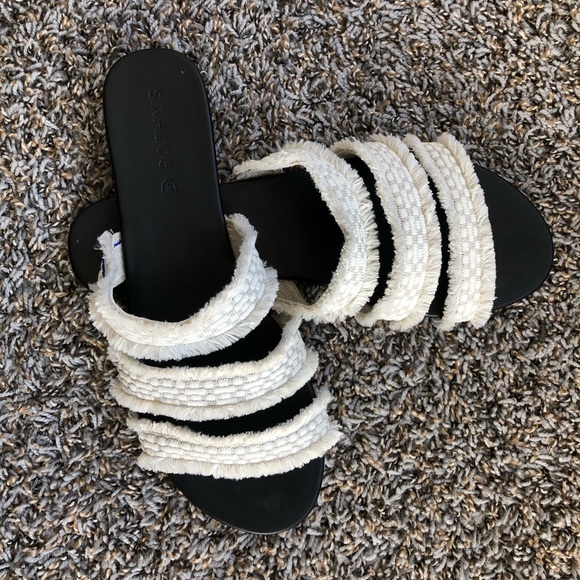 RETIRED ROTHY SANDALS! - Picture 4 of 8